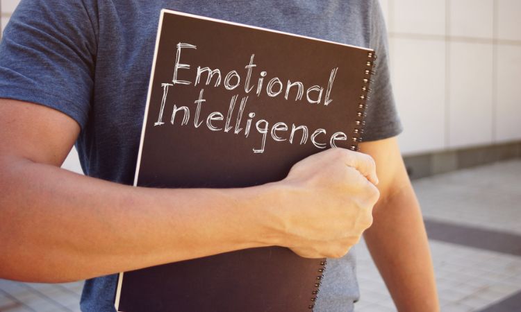 Descobre como educar com inteligência emocional e desenvolver competências essenciais para a vida.