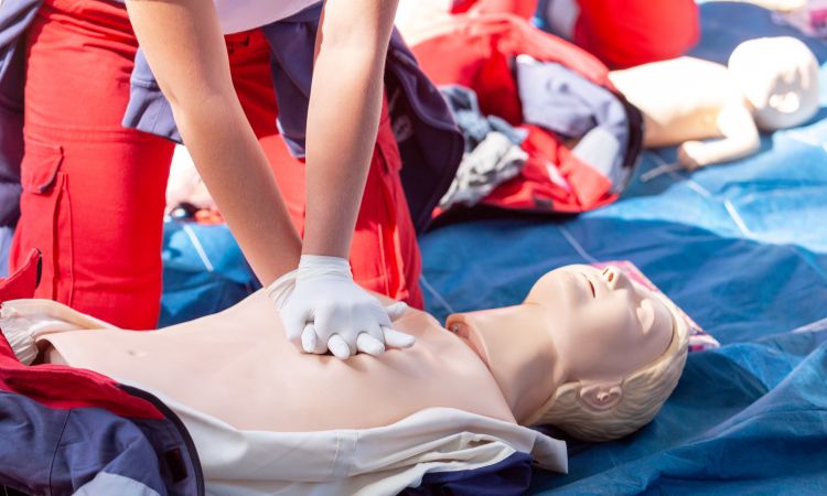 Funções do auxiliar de enfermagem de acordo com o âmbito da saúde